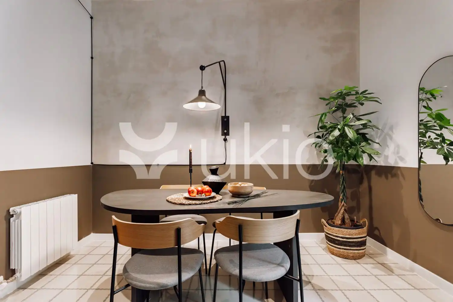Comedor de Apartamento de alquiler en Barcelona con Aire acondicionado, Calefacción y Amueblado