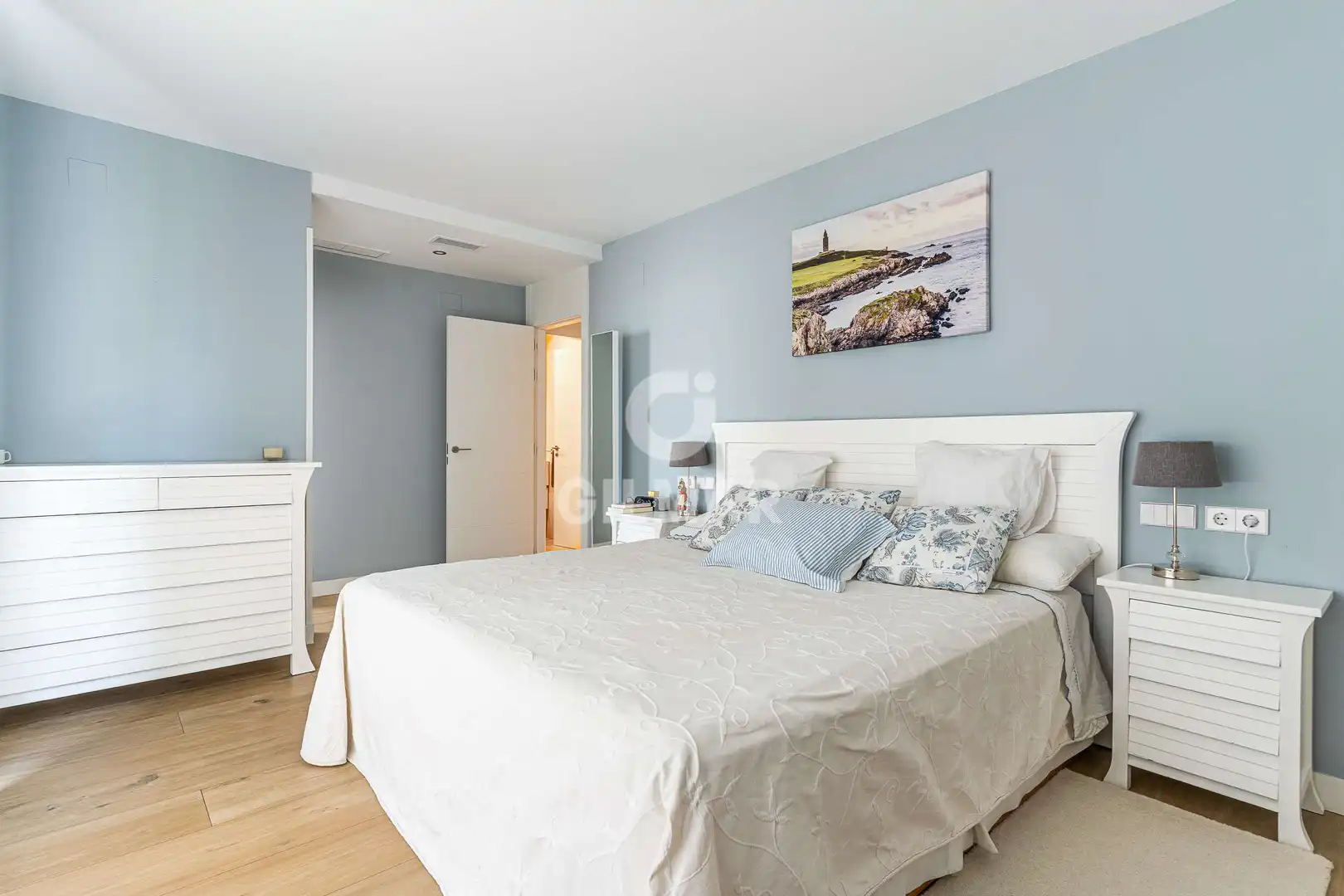 Schlafzimmer von Einfamilien-Reihenhaus zum Verkauf in Madrid mit Heizung, Privatgarten und Schwimmbad