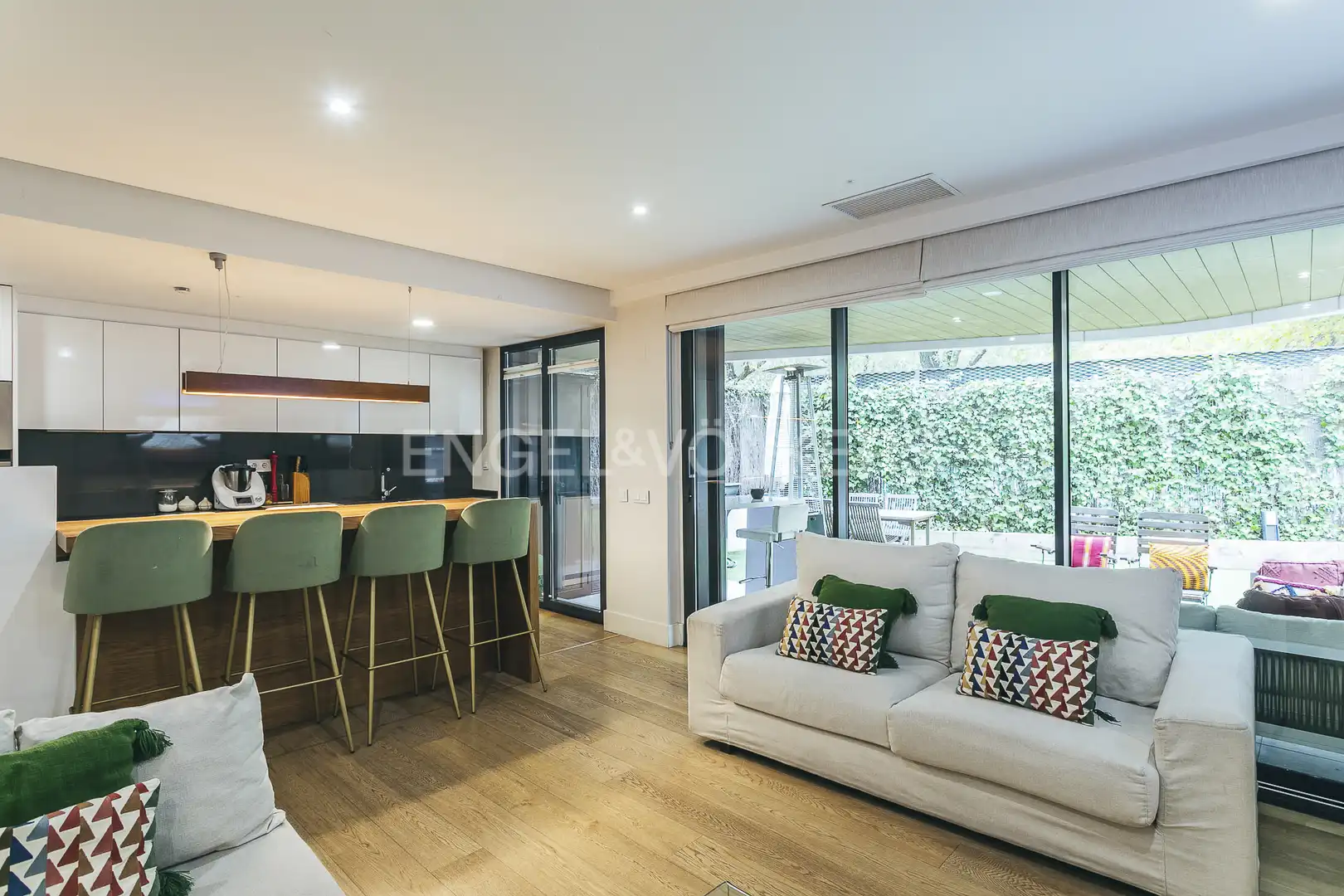 Living room of Apartments for sale in Alcobendas  with Air Conditioner, Heating and Private garden