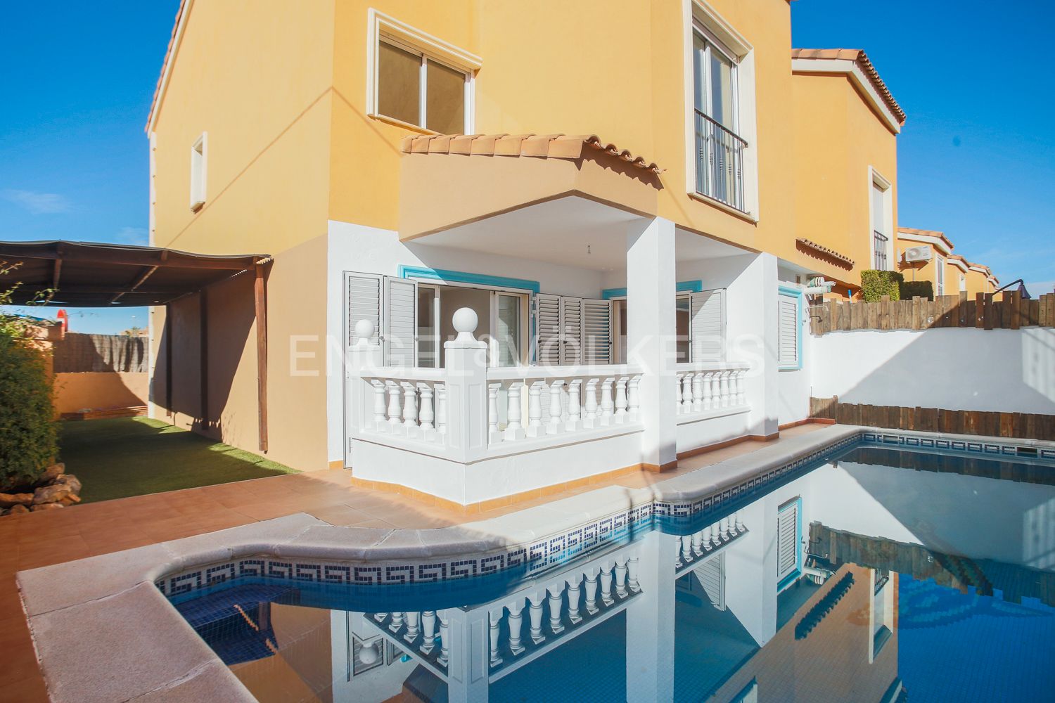 Swimming pool of Single-family semi-detached to rent in La Pobla de Vallbona  with Air Conditioner, Heating and Private garden