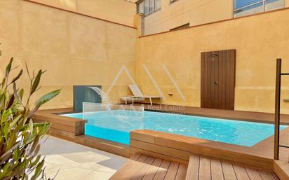 Swimming pool of Flat for sale in  Barcelona Capital  with Air Conditioner, Heating and Terrace