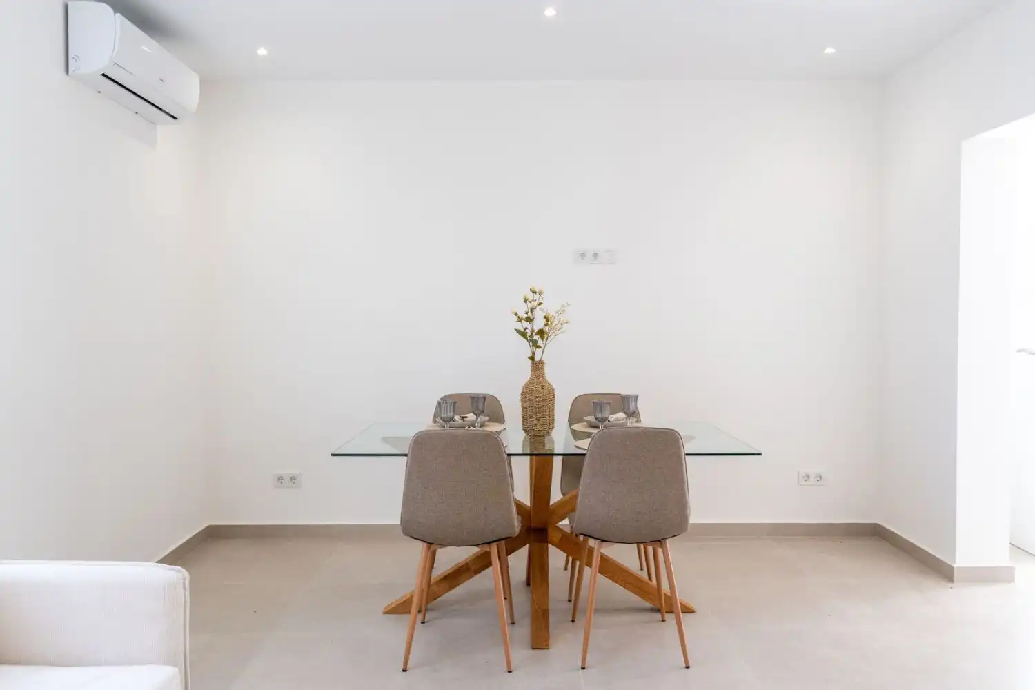 Detached house with pool for sale in Playa de los Locos, imagen 4