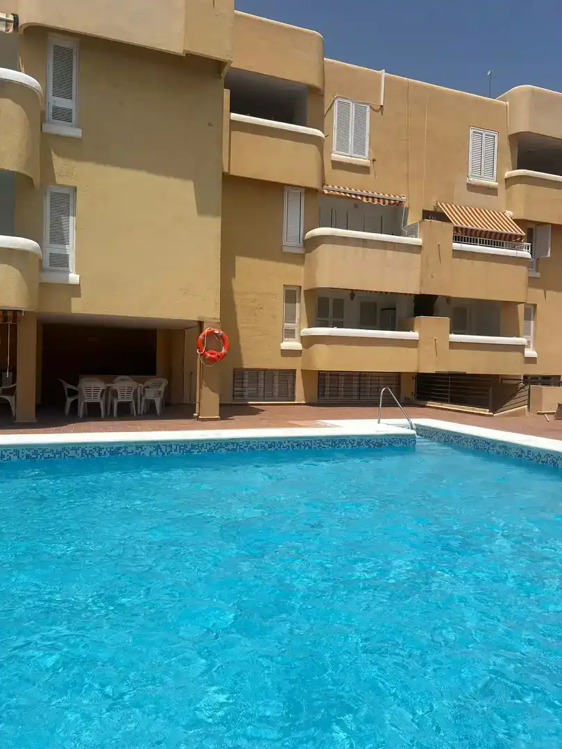 Schwimmbecken von Wohnung zur Miete in Garrucha mit Klimaanlage, Privatgarten und Parkett