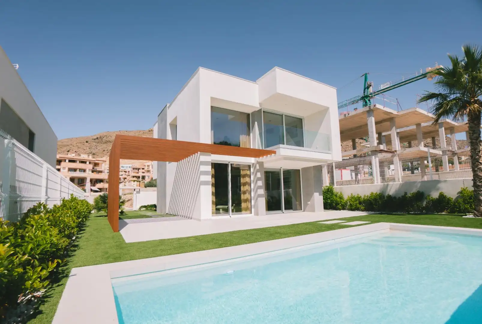 Chalet con piscina en venta en Golf Bahía, imagen 3