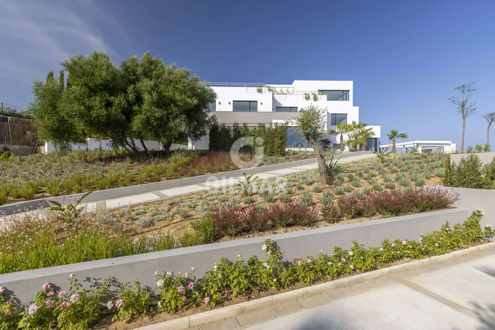 Vista exterior de Casa o xalet en venda en Sotogrande amb Calefacció, Jardí privat i Piscina