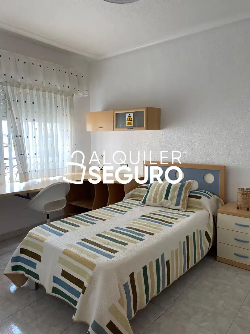 Habitación de Piso de alquiler en Murcia con Aire acondicionado y Amueblado