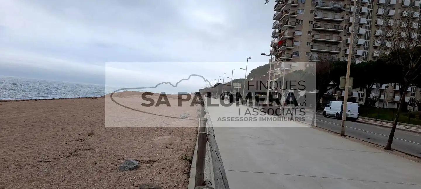 Aparcament de Pis en venda en Blanes amb Aire condicionat, Balcó i Piscina comunitària