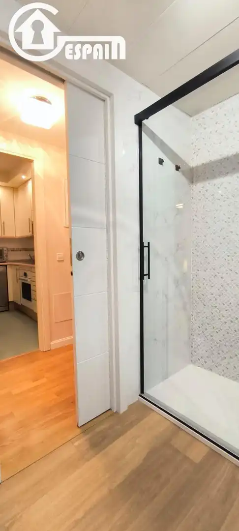 Bathroom of Flat for sale in Madrid  with Air Conditioner, Heating and Private garden