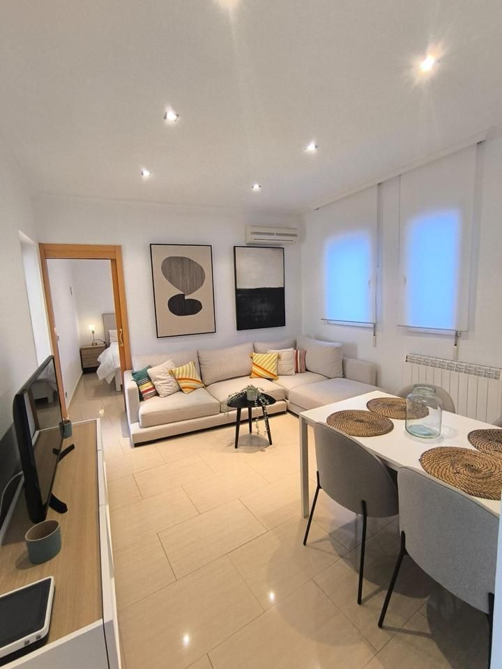 Living room of Flat to rent in  Madrid Capital  with Air Conditioner, Heating and Furnished