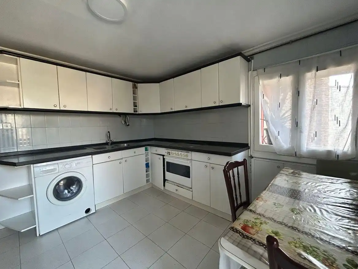 Küche von Wohnung zum Verkauf in Tudela mit Klimaanlage, Heizung und Terrasse