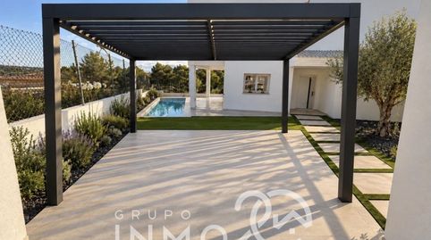 Chalets de obra nuevo en urbanización de Monserrat