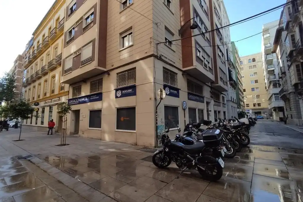 Vista exterior de Local de alquiler en Málaga con Aire acondicionado