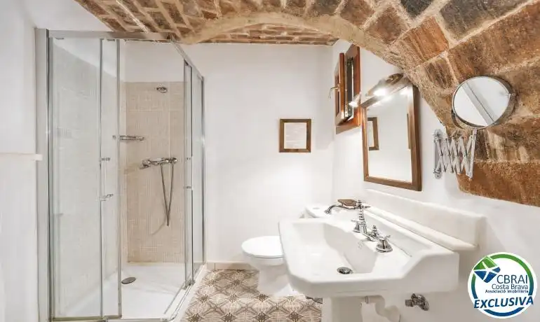 Baño de Finca rústica en venta en Fortià con Aire acondicionado, Calefacción y Terraza