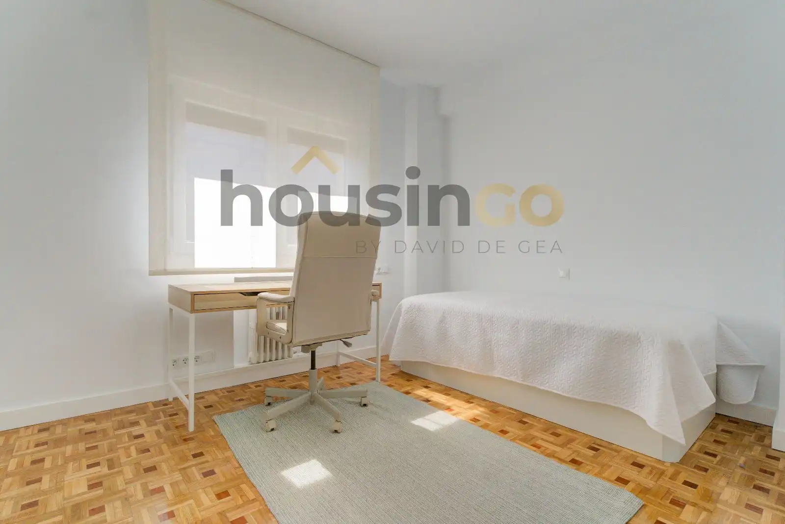 Bedroom of Flat for rent in Madrid  with Air Conditioner, Parquet flooring and Terrace