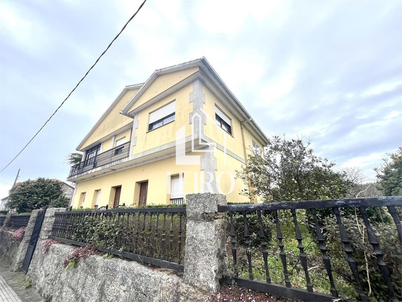 Vista exterior de Casa o xalet en venda en Vilagarcía de Arousa amb Jardí privat i Balcó
