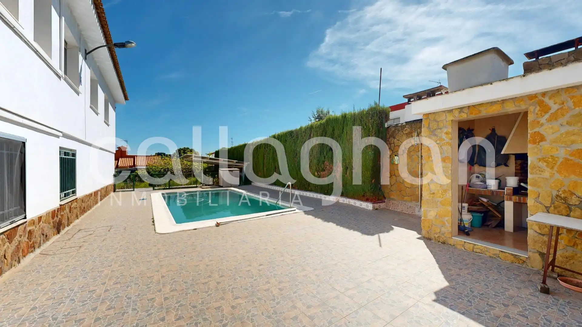 Piscina de Casa o xalet en venda en Chiva amb Aire condicionat, Jardí privat i Terrassa