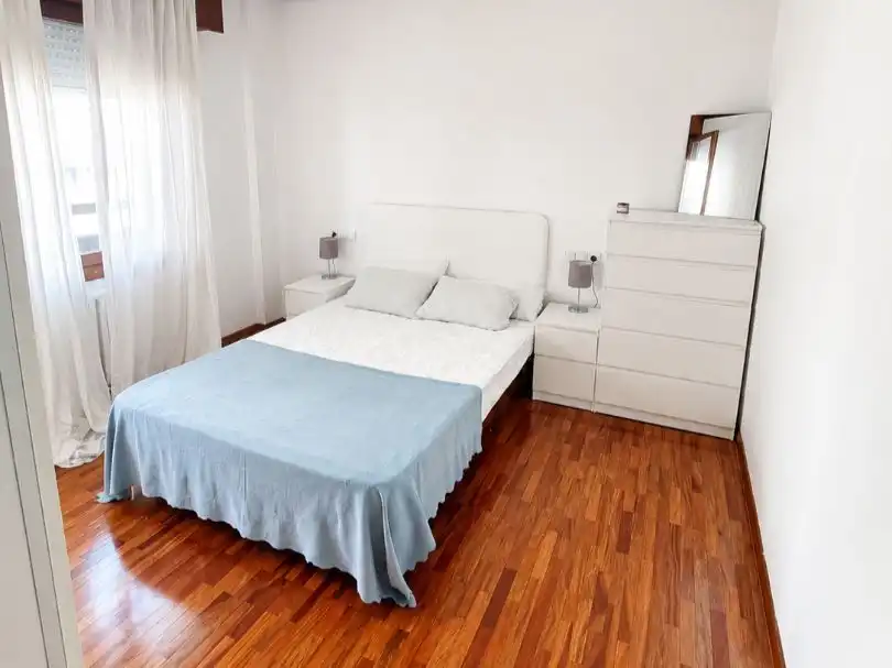 Habitación de Piso de alquiler con opción a compra en Ourense Capital  con Calefacción, Amueblado y Horno