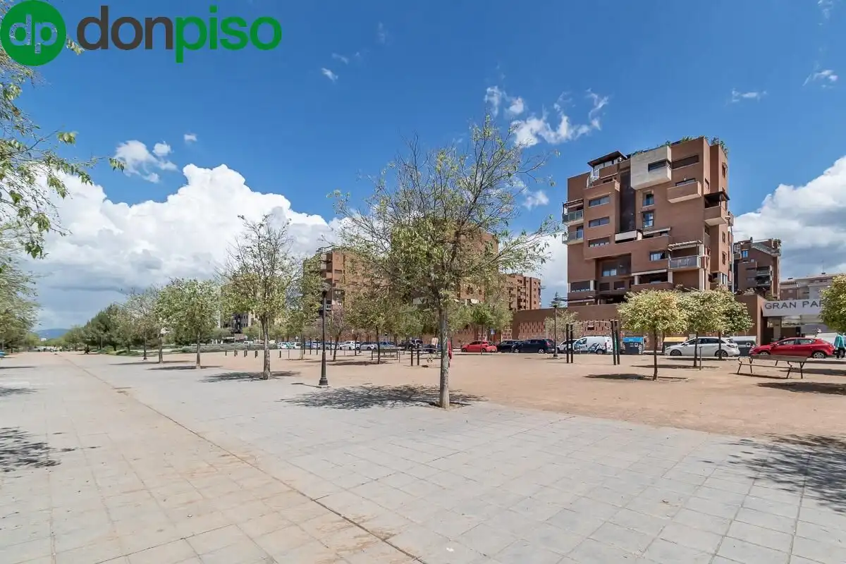 Exterior view of Flat for sale in Granada  with Air Conditioner, Terrace and Community pool