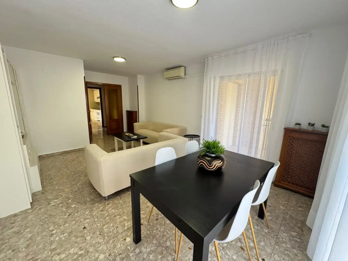 Living room of Flat for rent in Toledo  with Air Conditioner, Heating and Parquet flooring