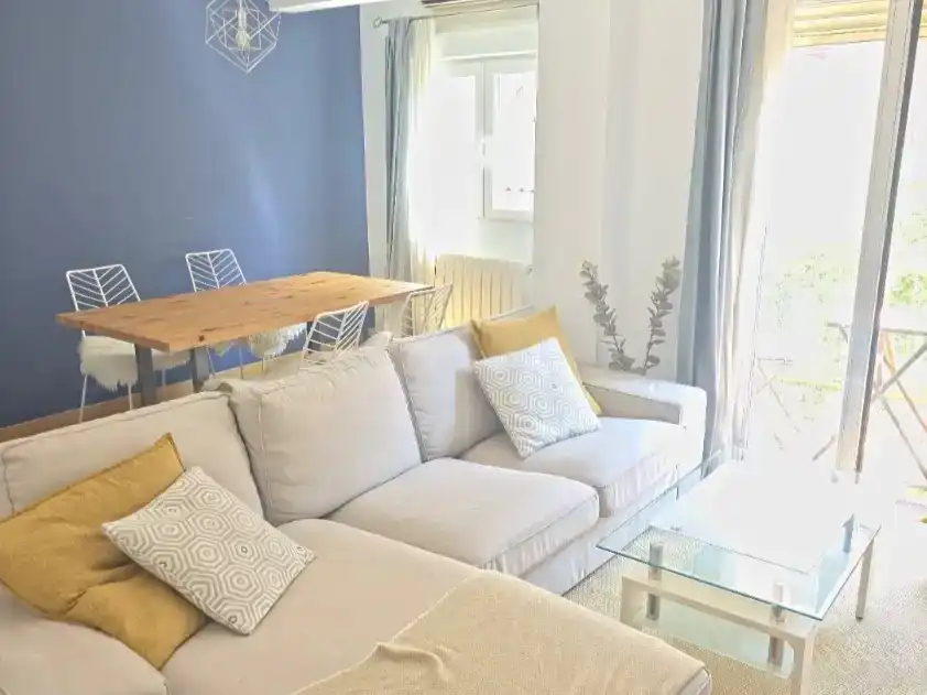 Wohnzimmer von Wohnung zur Miete in  Madrid Capital mit Klimaanlage und Balkon