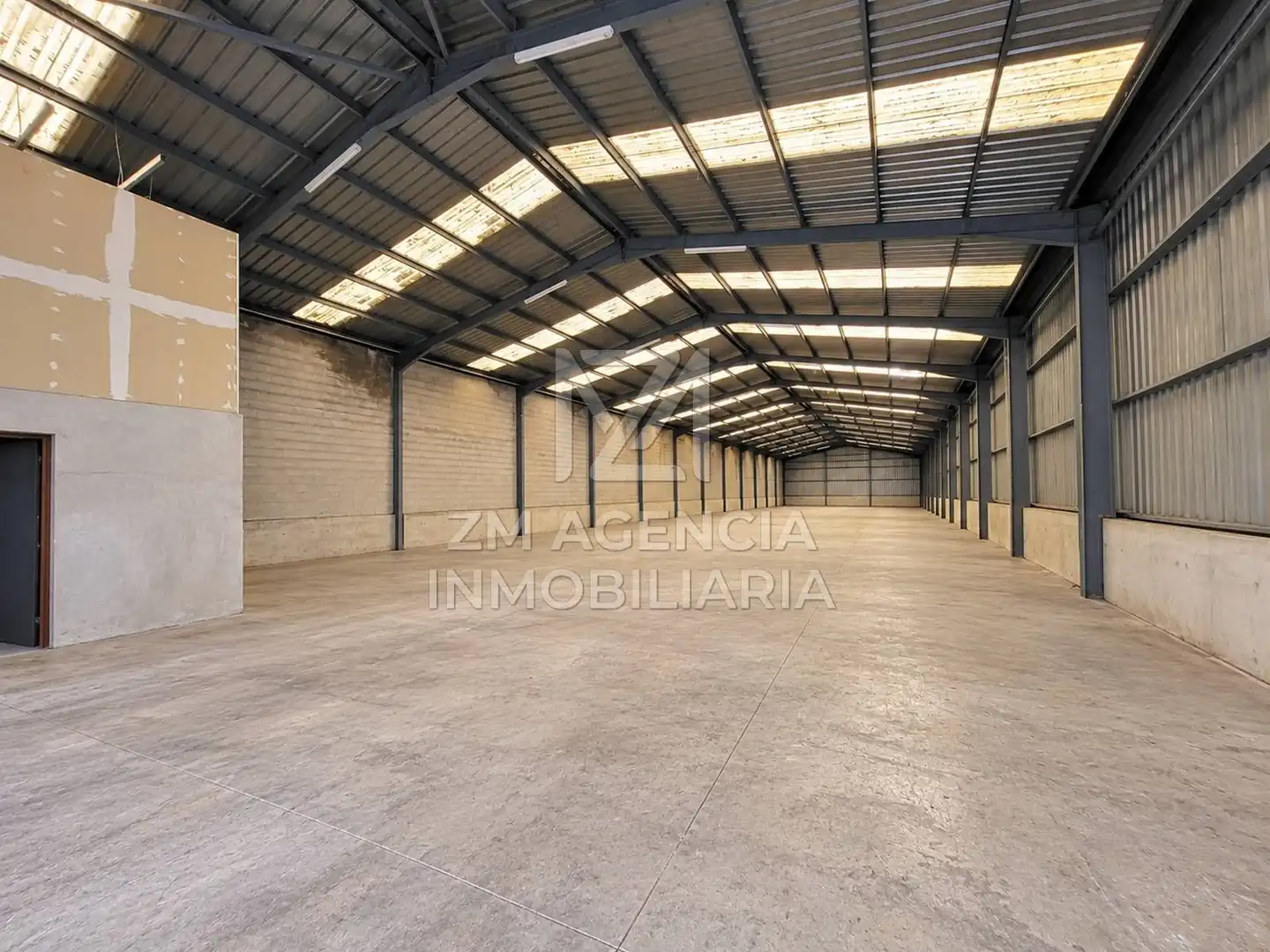 Außenansicht von Fabrikhallen zur Miete in Sant Mateu, Castellón