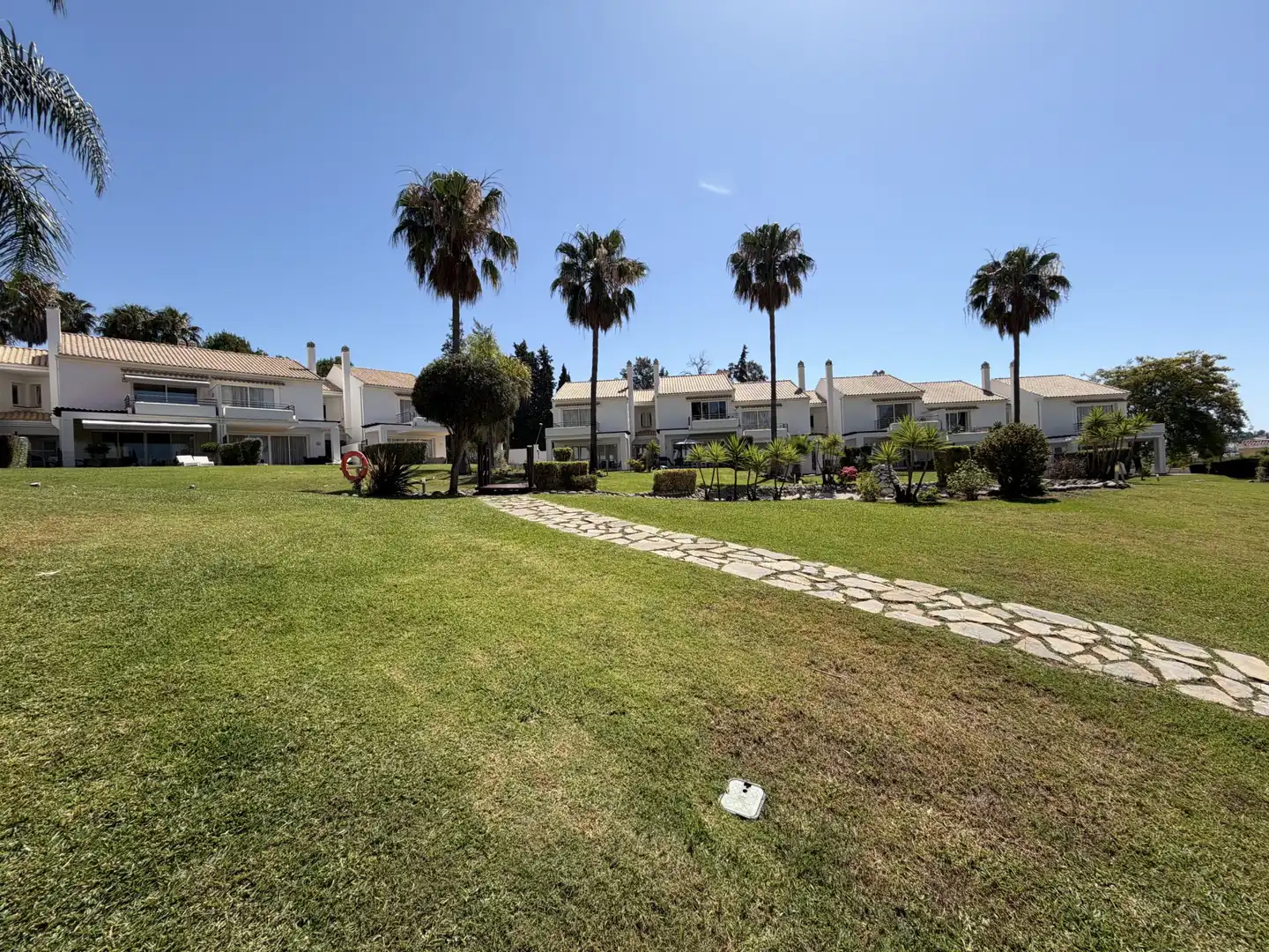 Jardín de Casa adosada en venta en Benahavís con Aire acondicionado, Terraza y Piscina