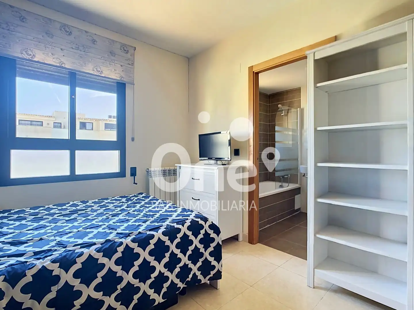 Schlafzimmer von Einfamilien-Reihenhaus zum Verkauf in San Antonio de Benagéber mit Klimaanlage, Heizung und Privatgarten