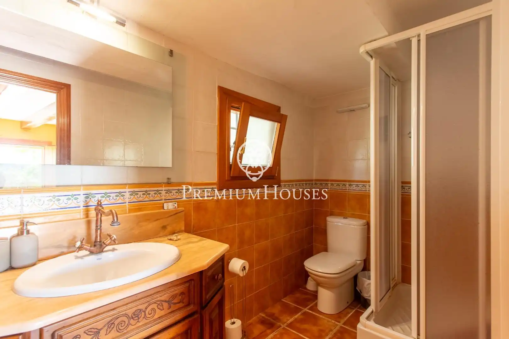 Baño de Finca rústica en venta en Sant Iscle de Vallalta con Calefacción, Jardín privado y Terraza