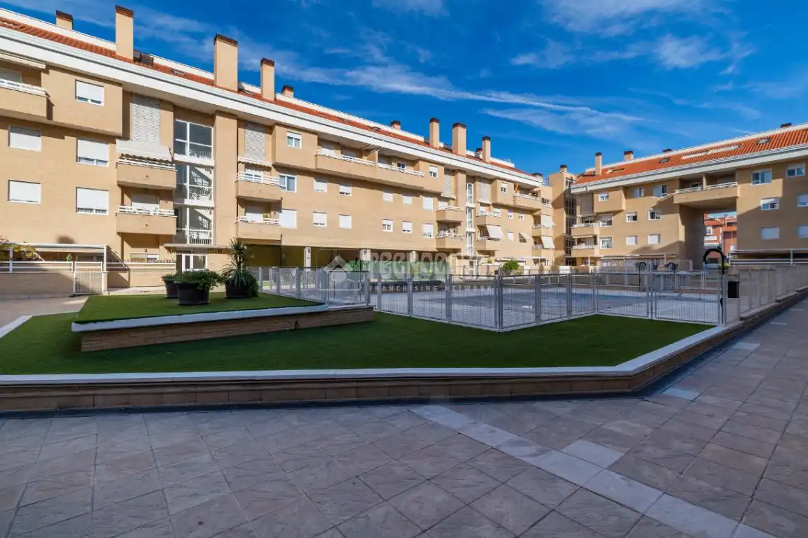 Außenansicht von Wohnung zum Verkauf in Arroyomolinos (Madrid) mit Klimaanlage, Heizung und Terrasse