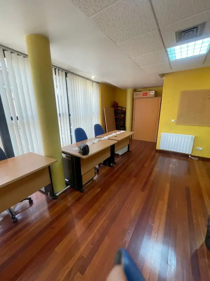 Office for sale in Valladolid  with Air Conditioner