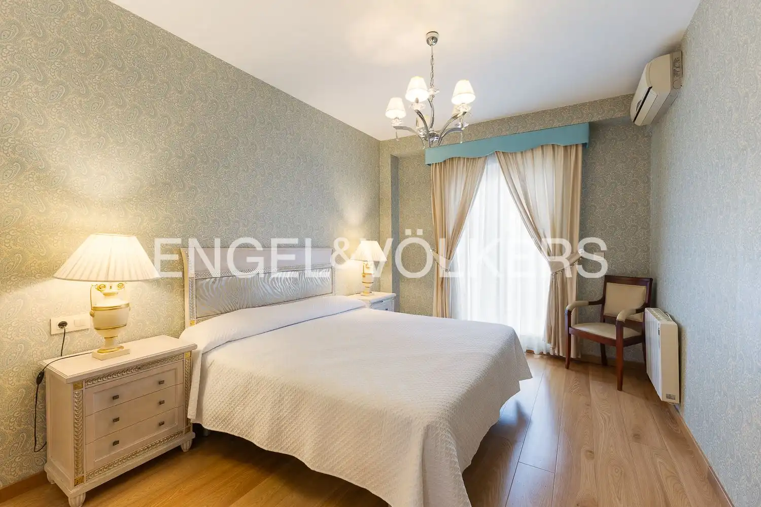 Bedroom of Houses for sale in Valencia  with Air Conditioner, Heating and Terrace