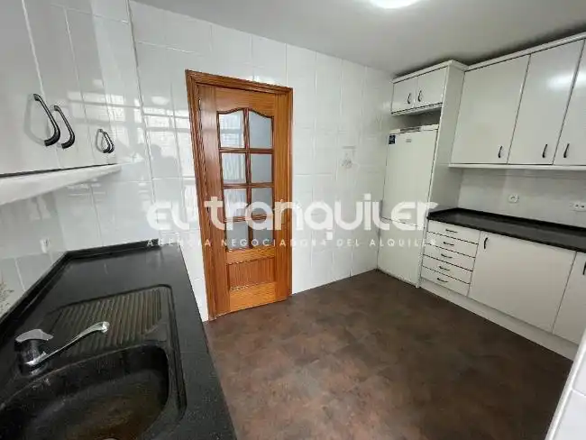 Cuina de Pis de lloguer en Móstoles amb Parquet, Terrassa i Rentadora