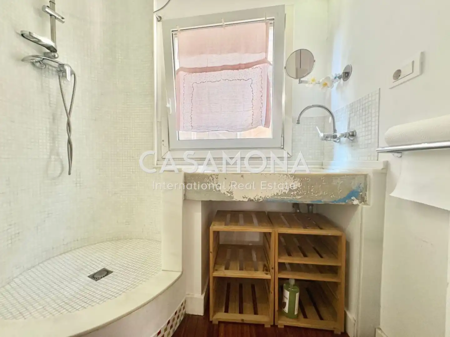 Badezimmer von Maisonette zum Verkauf in Barcelona mit Klimaanlage, Terrasse und Balkon