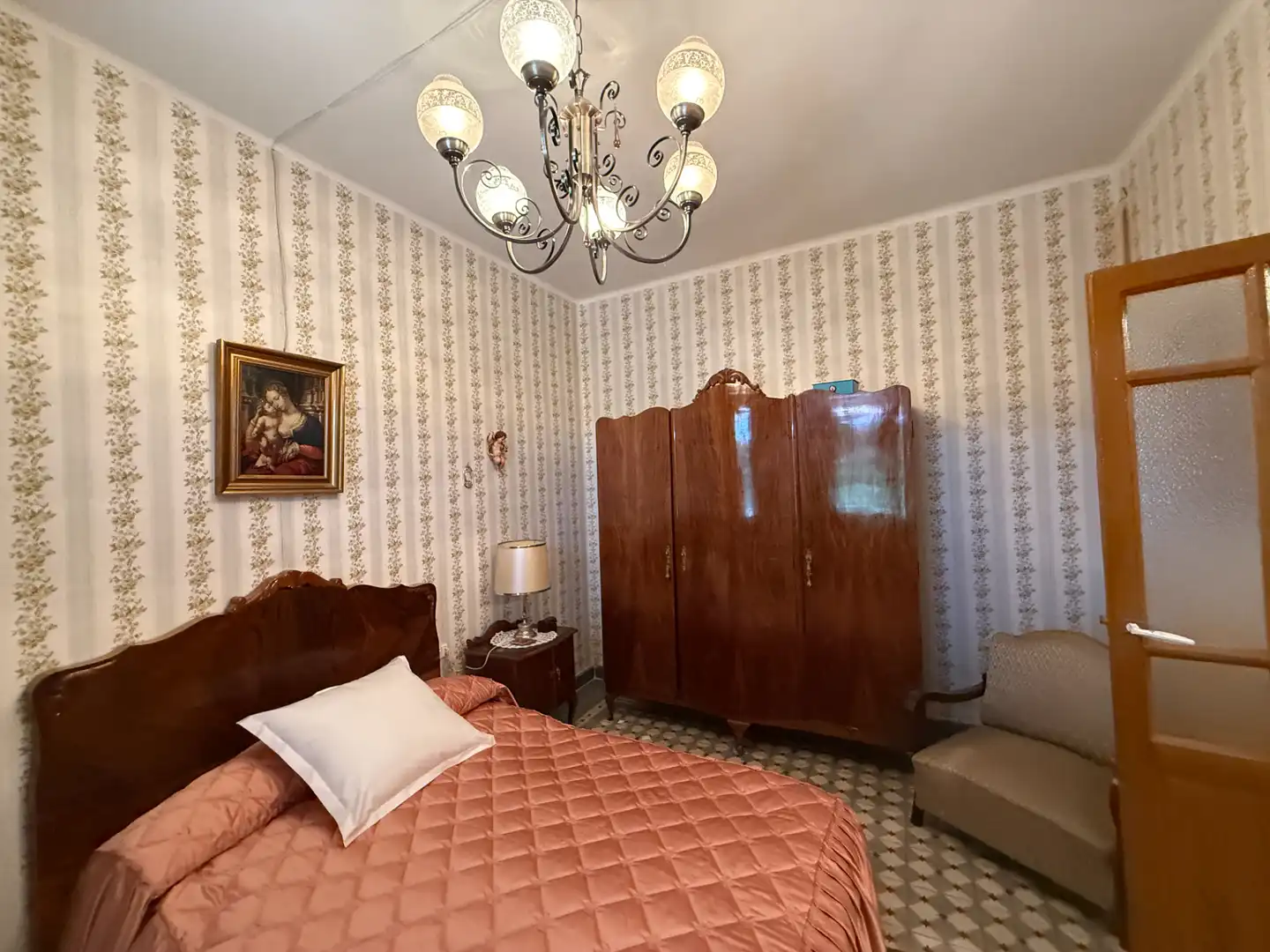 Habitación de Finca rústica en venta en Perales con Calefacción, Amueblado y Horno