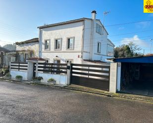 Vista exterior de Casa o xalet en venda en Santiago de Compostela  amb Jardí privat, Parquet i Terrassa