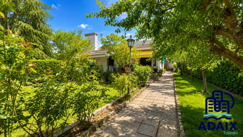 Vista exterior de Casa o chalet en venta en Noez con Aire acondicionado y Terraza