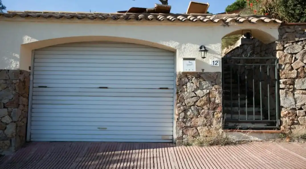 Detached house for sale in Carrer Navarra, imagen 3