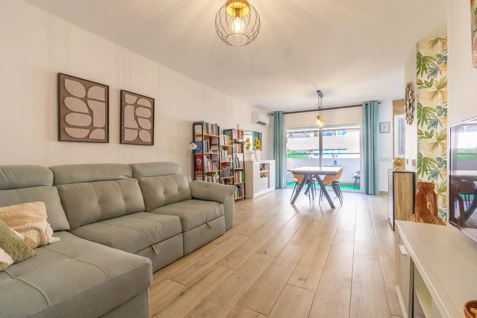 Sala de estar de Piso en venta en Almería con Aire acondicionado y Terraza
