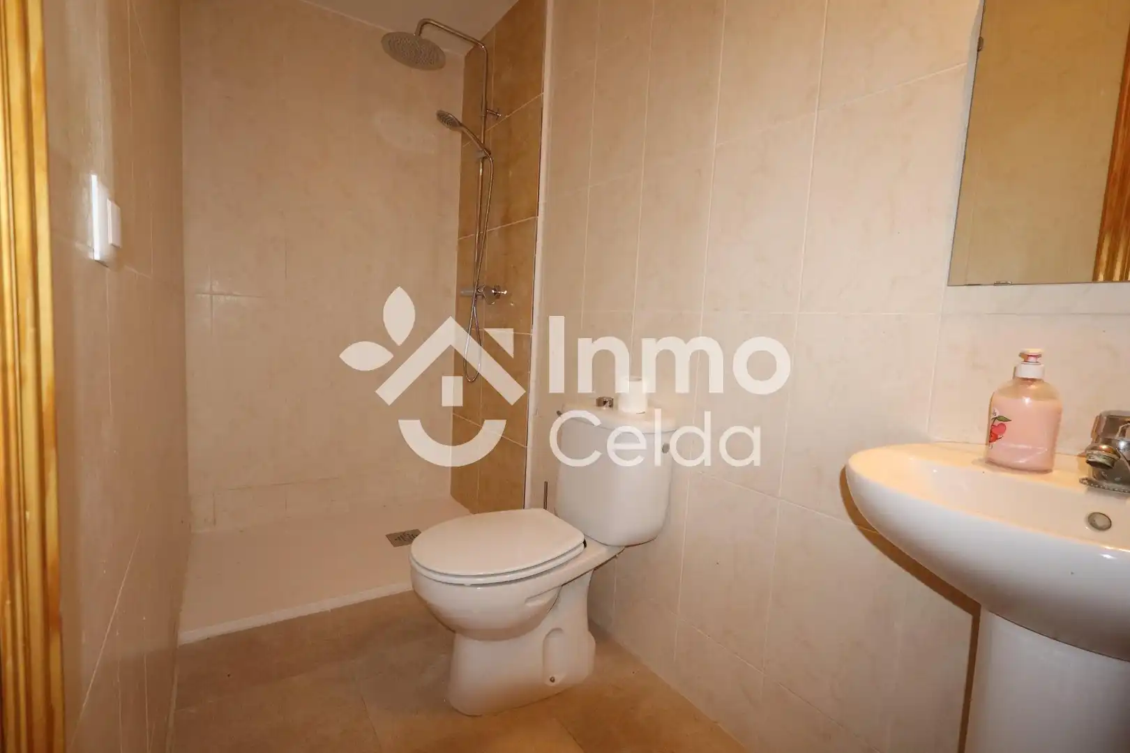 Casa adosada en venta en Chiva con Calefacción, Jardín privado y Terraza