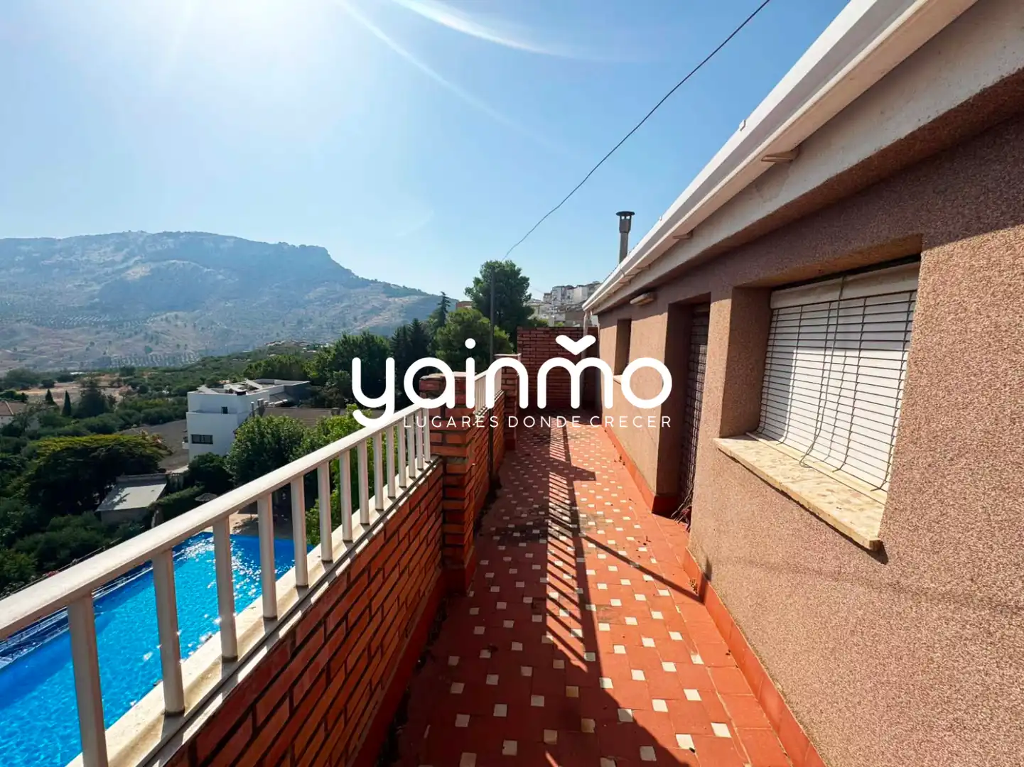Vista exterior de Casa adosada en venta en La Guardia de Jaén con Terraza