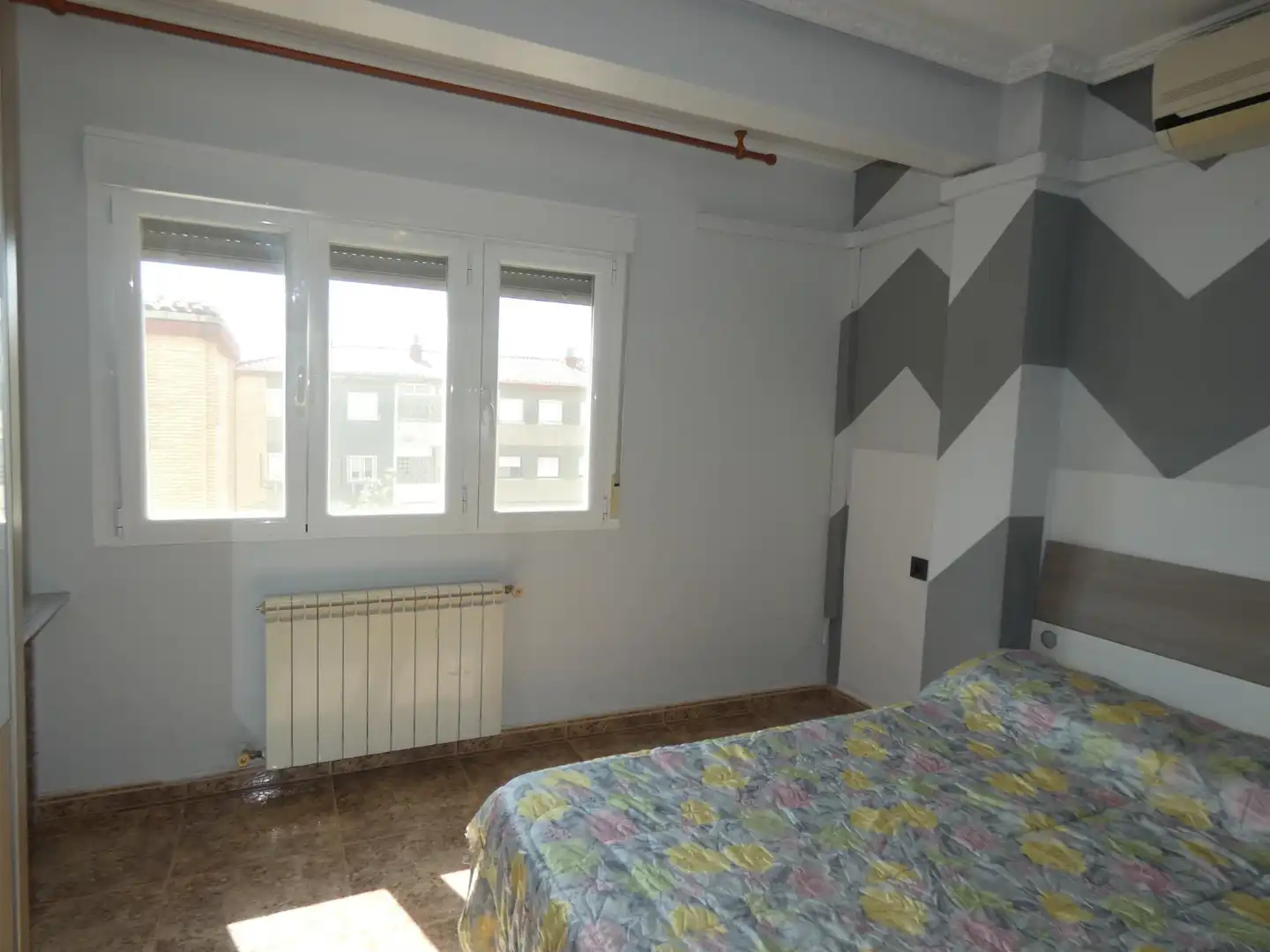 Bedroom of Flat for rent in Zaragoza  with Air Conditioner, Heating and Furnished