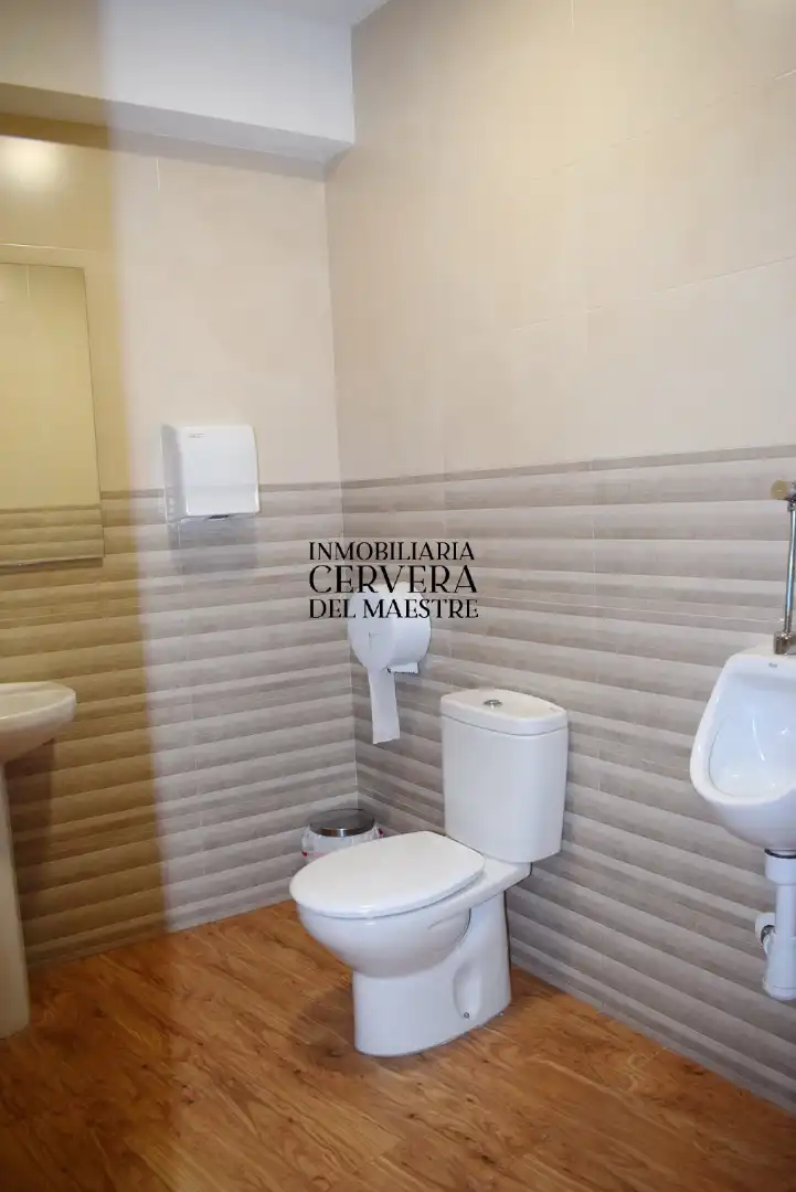 Baño de Local en venta en Cervera del Maestre