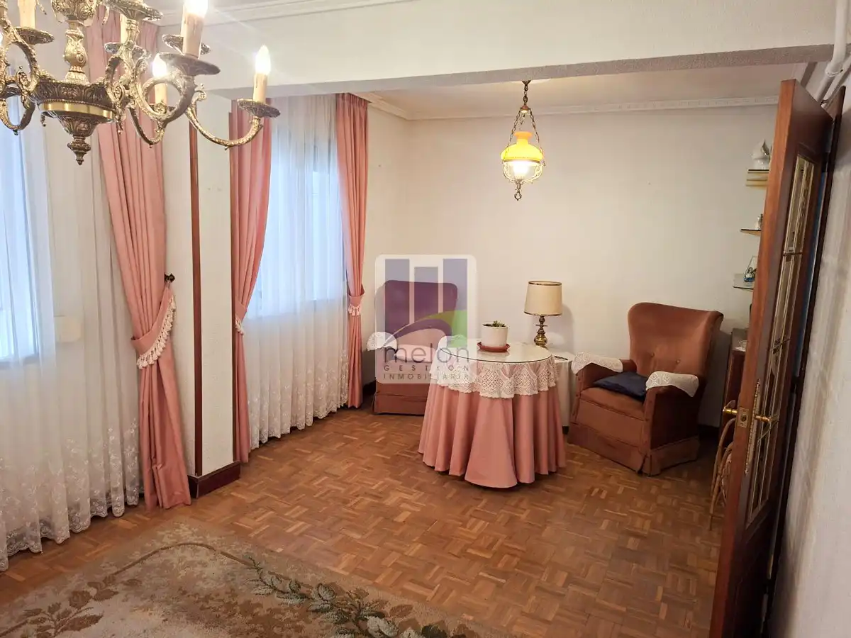 Sala de estar de Piso en venta en Burgos con Trastero