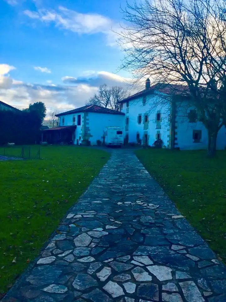 Vista exterior de Casa o xalet en venda en Reocín amb Calefacció, Parquet i Terrassa