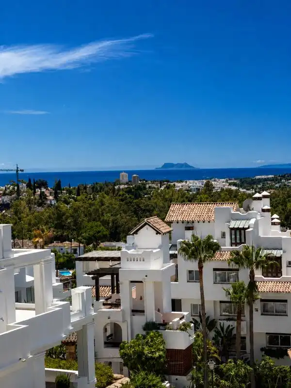 Wohnung mit Terrasse zum Verkauf in Nueva Andalucía, imagen 2