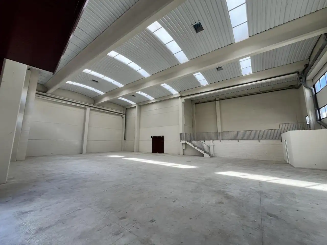 Nau industrial de lloguer en Cerdanyola del Vallès amb Alarma