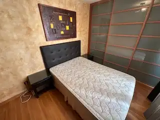 Dormitori de Apartament de lloguer en León Capital  amb Aire condicionat, Calefacció i Parquet