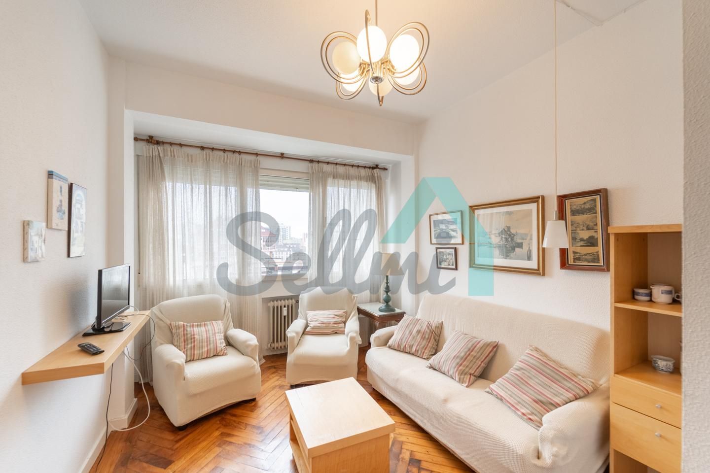 Sala d'estar de Pis de lloguer en Gijón  amb Calefacció, Parquet i Terrassa