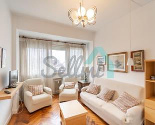 Sala d'estar de Pis de lloguer en Gijón  amb Calefacció, Parquet i Terrassa
