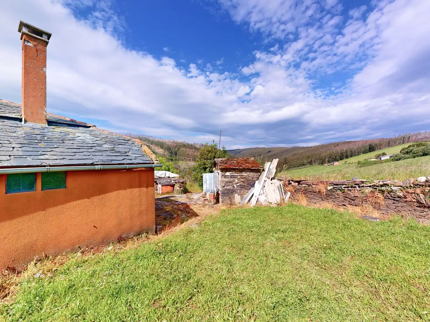 Houses for sale in Trabada  with Storage room